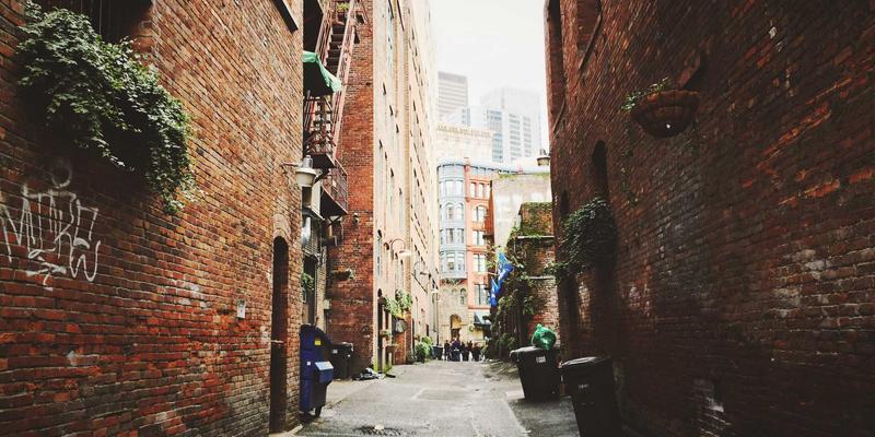 从涂鸦艺术到声波工程：AI音乐制作工具实战评测，揭秘智能编曲与自动母带的潜力与局限