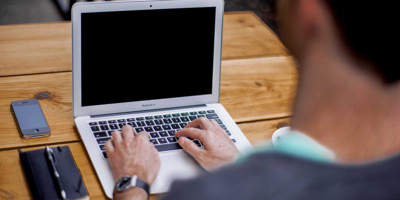 环境录音与声音设计：如何通过实地录音与DAW工程为音乐注入灵魂