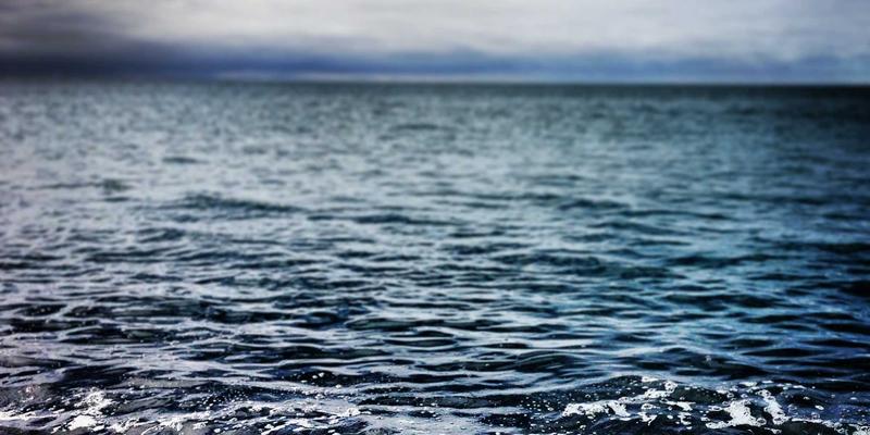 音乐制作中的频谱平衡艺术：使用均衡器与多频段压缩在DAW中塑造清晰混音